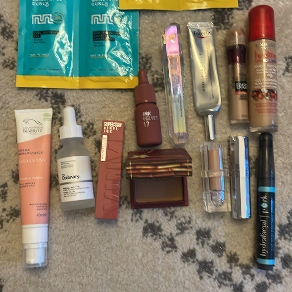 Makeup bundle - Picture 3 of 3